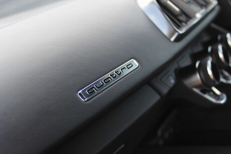 Audi R8 5.2 R8 V10 Quattro Semi-Auto 4WD 2dr 16