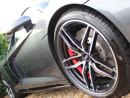 Audi R8 5.2 R8 V10 Quattro Semi-Auto 4WD 2dr