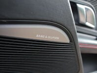 Audi R8 5.2 R8 V10 Quattro Semi-Auto 4WD 2dr 8