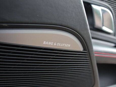 Audi R8 5.2 R8 V10 Quattro Semi-Auto 4WD 2dr