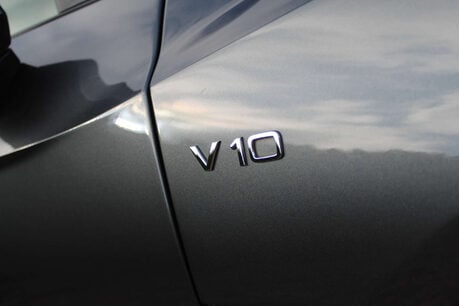 Audi R8 5.2 R8 V10 Quattro Semi-Auto 4WD 2dr 7