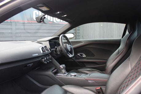 Audi R8 5.2 R8 V10 Quattro Semi-Auto 4WD 2dr 17