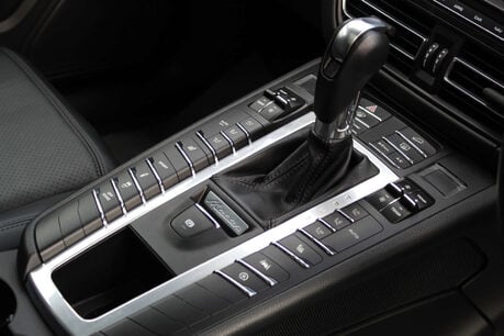 Porsche Macan 2.0 Macan Semi-Auto 4WD 5dr 6