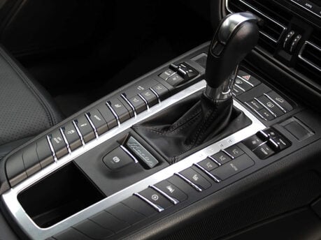 Porsche Macan 2.0 Macan Semi-Auto 4WD 5dr