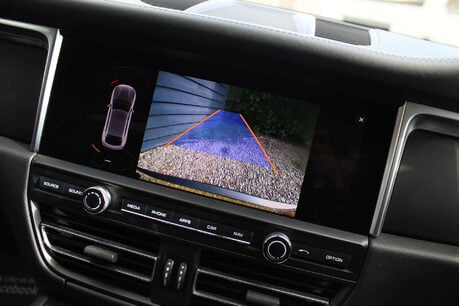 Porsche Macan 2.0 Macan Semi-Auto 4WD 5dr 17