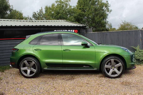 Porsche Macan 2.0 Macan Semi-Auto 4WD 5dr 9