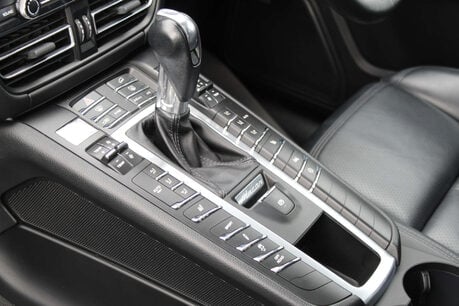 Porsche Macan 2.0 Macan Semi-Auto 4WD 5dr 16