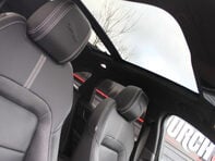 Jaguar F-Pace 2.0 F-Pace R-Dynamic Black D MHEV AWD Auto 4WD 5dr 8