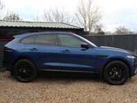 Jaguar F-Pace 2.0 F-Pace R-Dynamic Black D MHEV AWD Auto 4WD 5dr 9