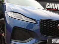 Jaguar F-Pace 2.0 F-Pace R-Dynamic Black D MHEV AWD Auto 4WD 5dr 4