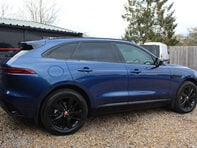 Jaguar F-Pace 2.0 F-Pace R-Dynamic Black D MHEV AWD Auto 4WD 5dr 10