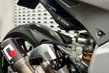 Aprilia RSV 1.1 RSV 4 1100 Factory 27