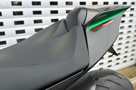 Aprilia RSV 1.1 RSV 4 1100 Factory 14