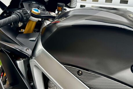 Aprilia RSV 1.1 RSV 4 1100 Factory 16