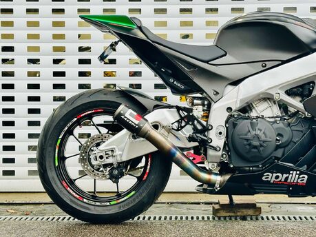Aprilia RSV 1.1 RSV 4 1100 Factory 