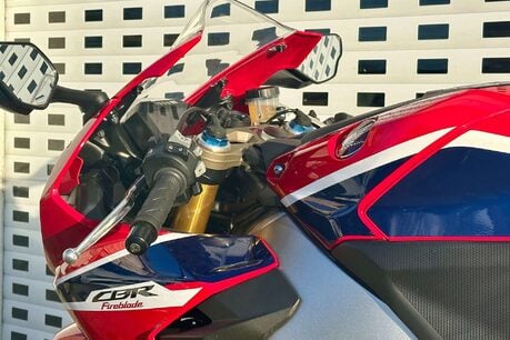 Honda CBR 1000 Super Sports Petrol Manual Euro 4 (192 ps) 19
