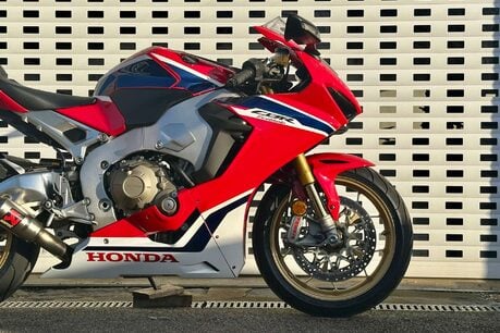 Honda CBR 1000 Super Sports Petrol Manual Euro 4 (192 ps) 8
