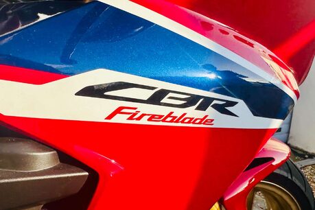 Honda CBR 1000 Super Sports Petrol Manual Euro 4 (192 ps) 9