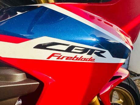 Honda CBR 1000 Super Sports Petrol Manual Euro 4 (192 ps) 