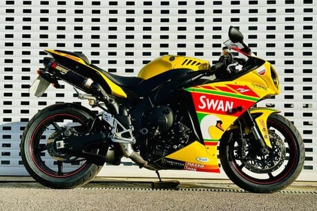 Yamaha YZF R1 YZF R1 SWAN RACING 42