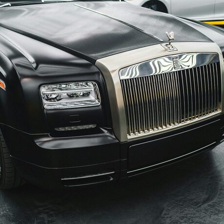 The front of a luxurious Rolls-Royce, just like what we're looking for.