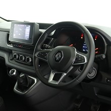Trafic Extra Sport interior - display and stearing wheel
