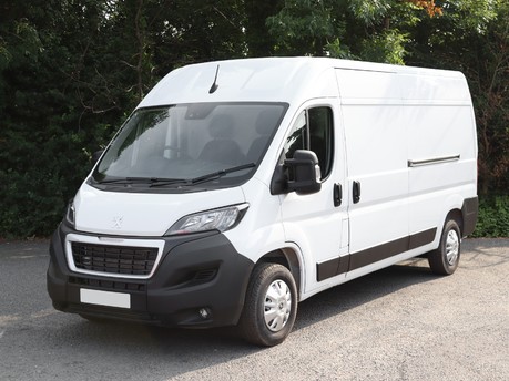 Peugeot Boxer 335 2.2 BlueHDi L3H2 Professional Premium Plus 140ps 9