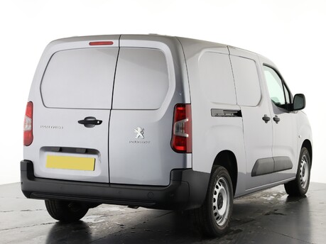 Peugeot Partner 950 1.5 BlueHDi 130 Professional Premium+ Van EAT8 4