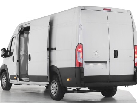 Peugeot Boxer 435 L4H2 2.2 BlueHDi Professional Premium+ 140ps 7