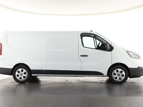 Renault Trafic LL30 90kW 52kWh Advance Van Auto 4