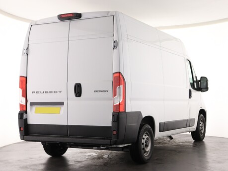 Peugeot Boxer 335 L2H2 2.2 BlueHDi Professional Premium+ 140ps 3