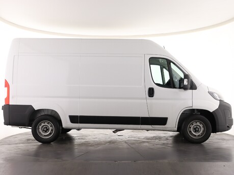 Peugeot Boxer 335 L2H2 2.2 BlueHDi Professional Premium+ 140ps 4