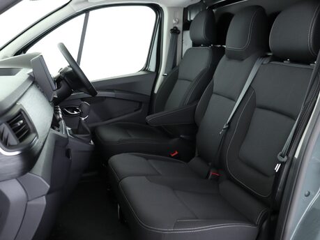 Renault Trafic LL30 Blue dCi 130 Extra [Safety] Van 9