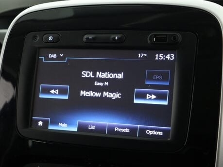 Renault Trafic SL27 ENERGY dCi 125 Sport Nav Crew Van 15