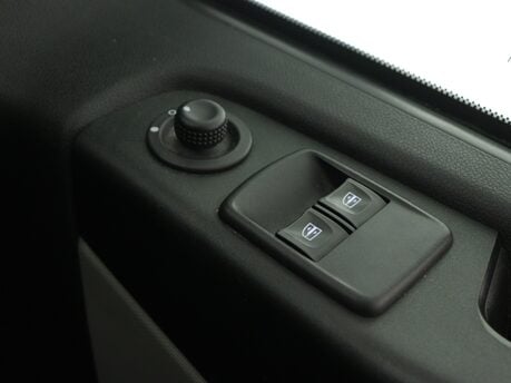 Renault Trafic SL27 ENERGY dCi 125 Sport Nav Crew Van 25