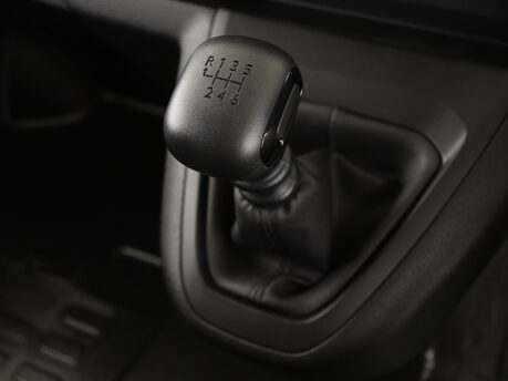 Peugeot Expert 1.5 BlueHDi 120 Professional Van 20