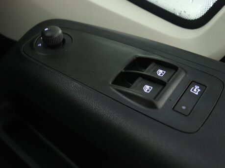 Peugeot Boxer 2.2 BlueHDi 140 L3H2 335 Professional 19