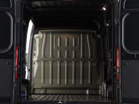 Vauxhall Movano 35 L2H2 2.2 Turbo D 140 Prime Auto 3