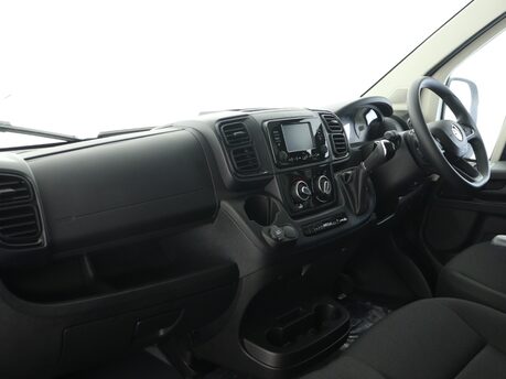 Vauxhall Movano 35 L2H2 2.2 Turbo D 140 Prime Auto 11