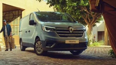New renault Trafic front view 2024