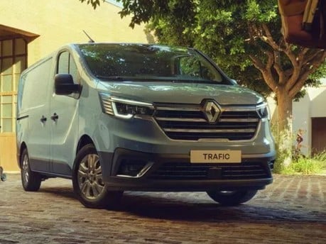 New renault Trafic front view 2024