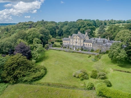 £1.8m mansion with outstanding pedigree 6