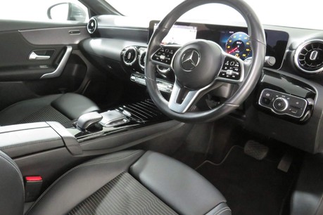 Mercedes-Benz A Class A 200 D SPORT EXECUTIVE Image 31