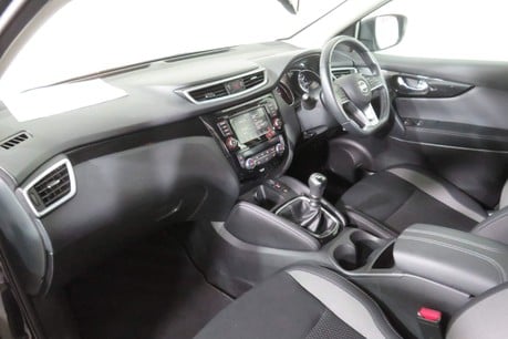 Nissan Qashqai DIG-T ACENTA PREMIUM Image 3