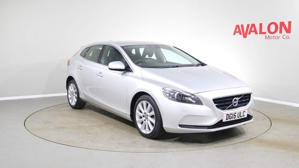 Volvo V40 D4 SE LUX NAV Service History