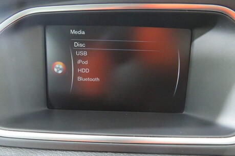 Volvo V40 D4 SE LUX NAV Image 25