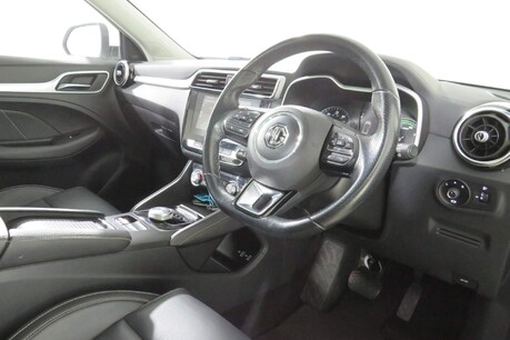 MG ZS EXCLUSIVE Image 3