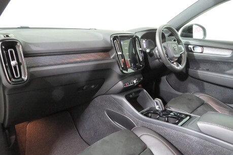 Volvo XC40 D4 R-DESIGN AWD Image 3