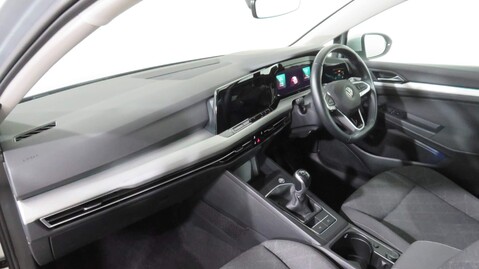 Volkswagen Golf LIFE TSI Interior