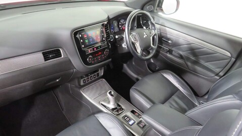 Mitsubishi Outlander PHEV 4H Interior